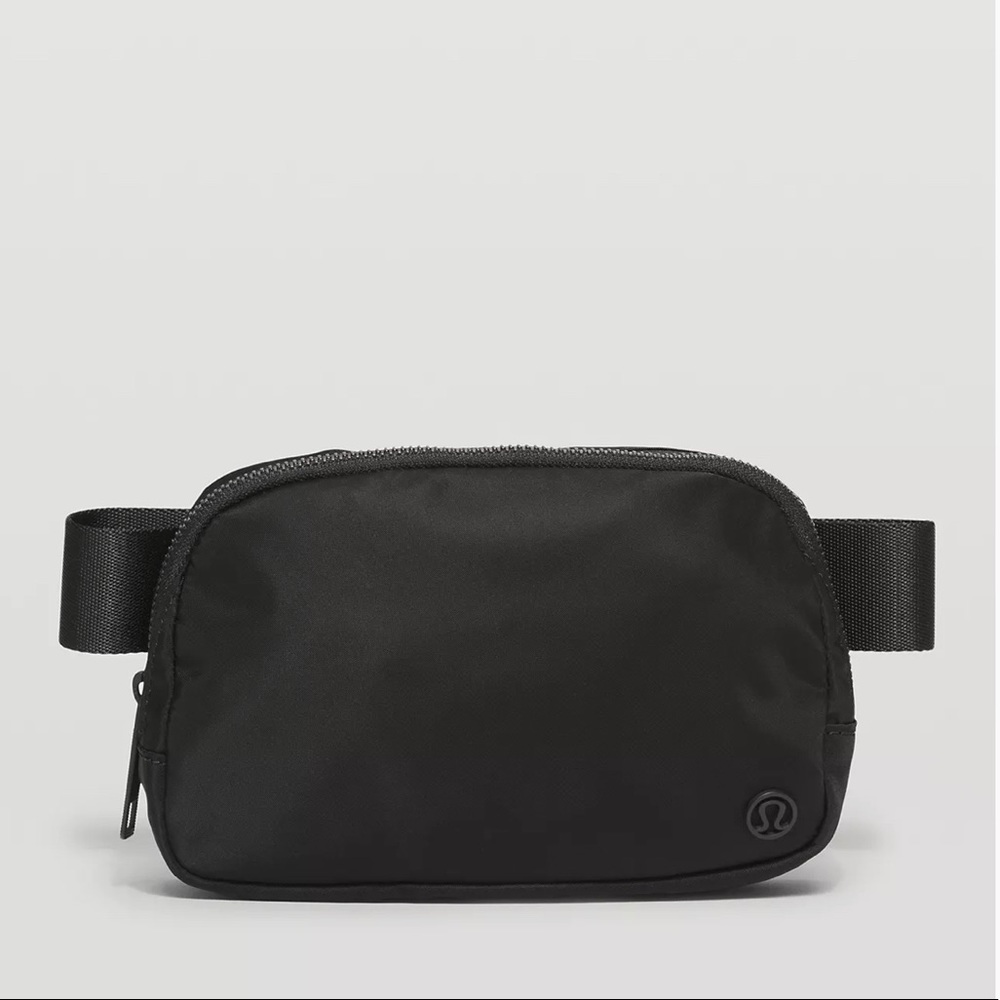 Lululemon. Everywhere Belt Bag